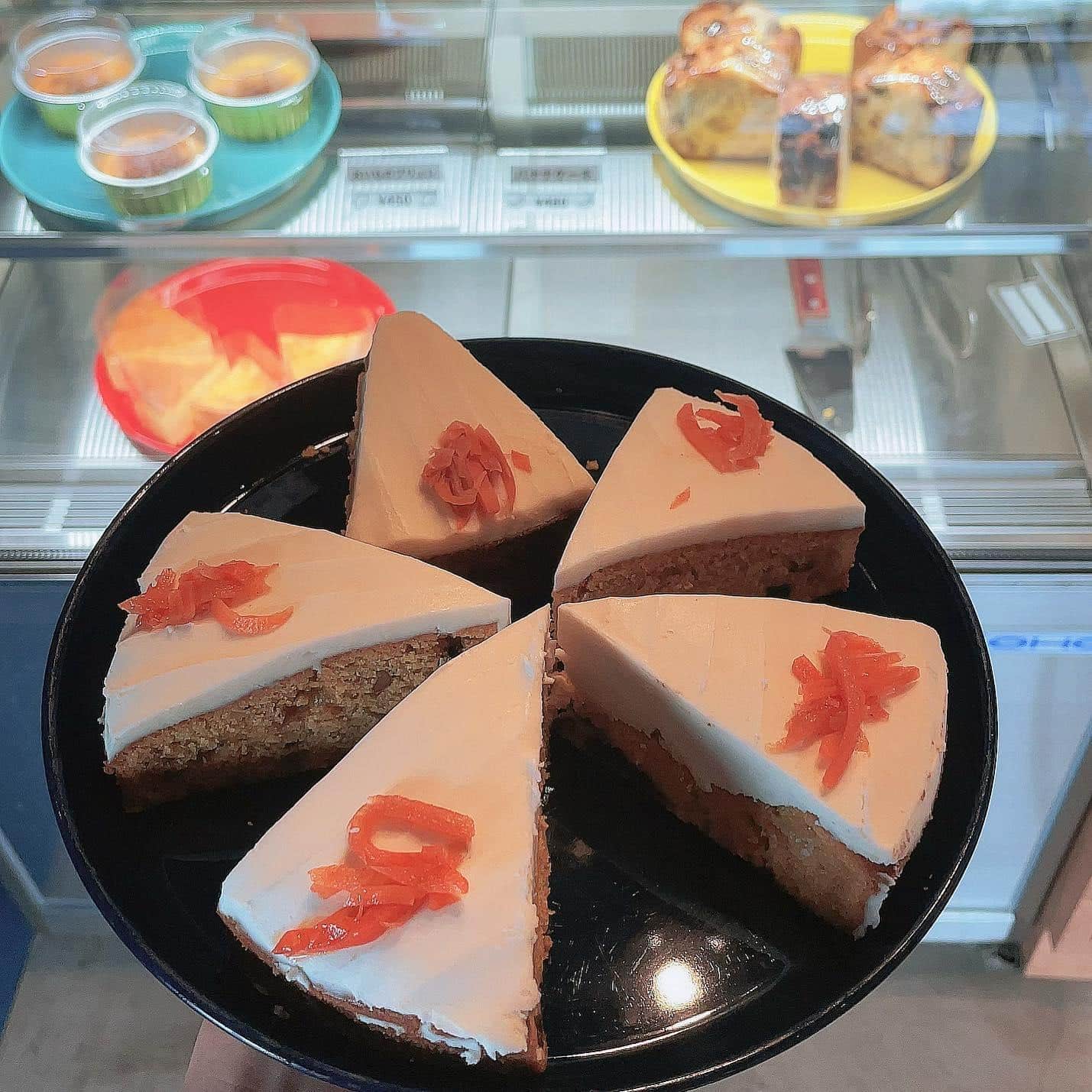 キャロットケーキ食後のデザートにいかがですか?