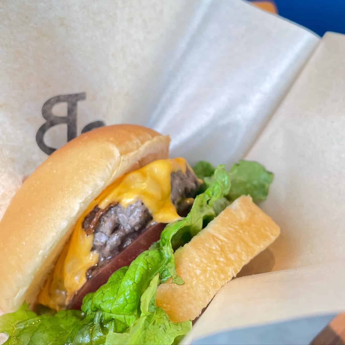 テイクアウトにおすすめ宮古牛バーガー!