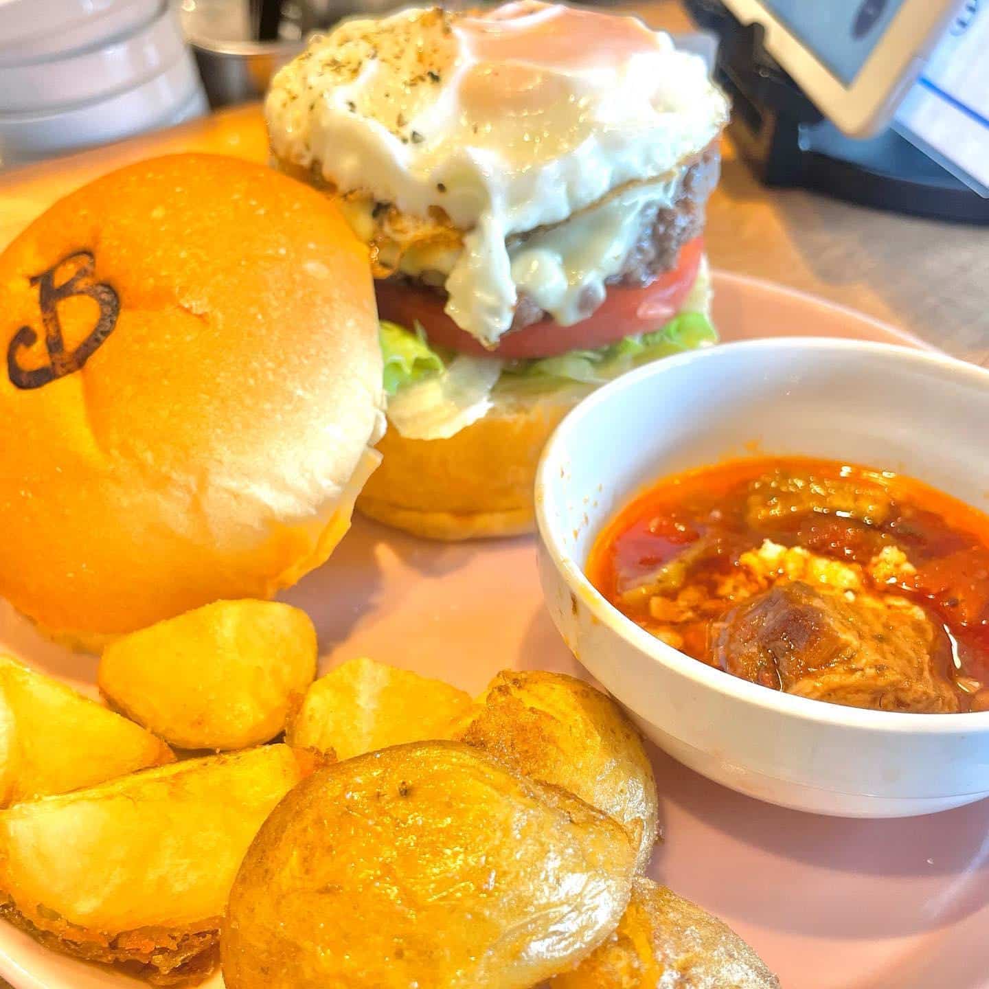 宮古島観光に来たら当店!ランチもディナーも食べたくなる【宮古島パイナガマビーチ】